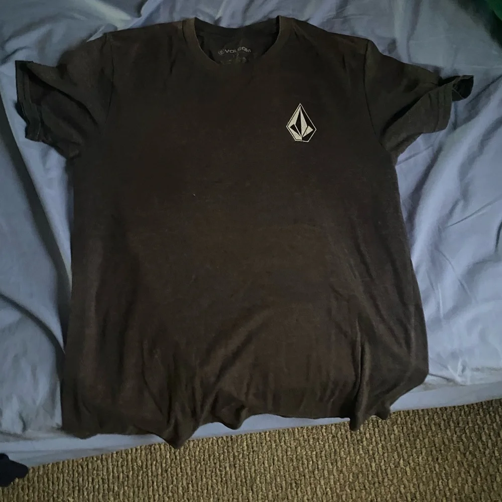 Volcom - Picture 1 of 2